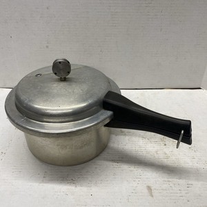 Mirro-Matic 4 Quart 0394 Pressure Cooker & Trivet JH 24