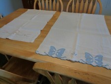 VINTAGE SET OF 2 TOWELS FLORAL EMBROIDERY DESIGN BLUE BUTTERFLY DESIGN