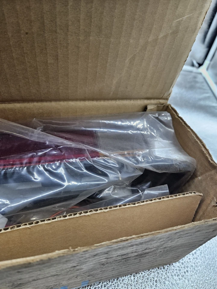 1987 1988 SUBARU GL 2DR DRIVER TAIL LIGHT LENS DRIVER Side OEM - Image 4 of 4