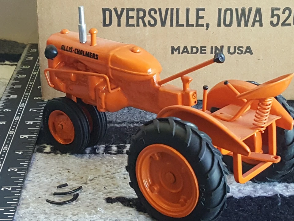 Allis Chalmers CA 1/16 diecast farm tractor replica collectible by Scale Models - Image 2 of 4
