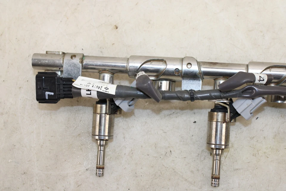 Riel de inyección de combustible izquierdo Infiniti Q60 2017-2019 3,0 L OEM JF82 Foto 3 de 4