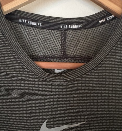 Nike AeroReact Running Shirt Green Long Sleeve Thumb Holes S/T Performance Wmn M - Picture 3 of 4