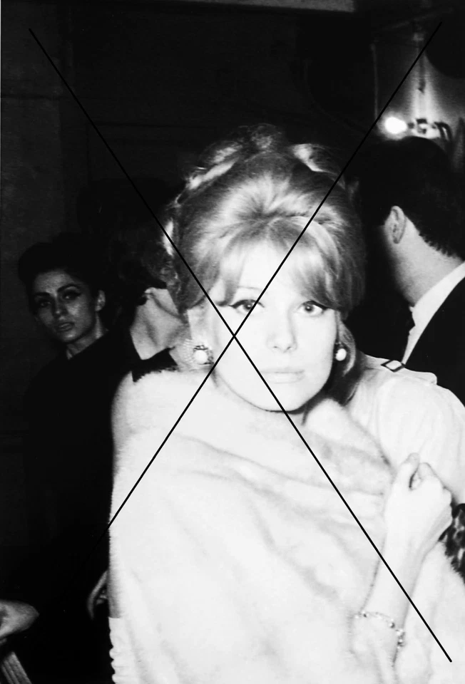 PHOTO DE CATHERINE DENEUVE - Photo 1/1