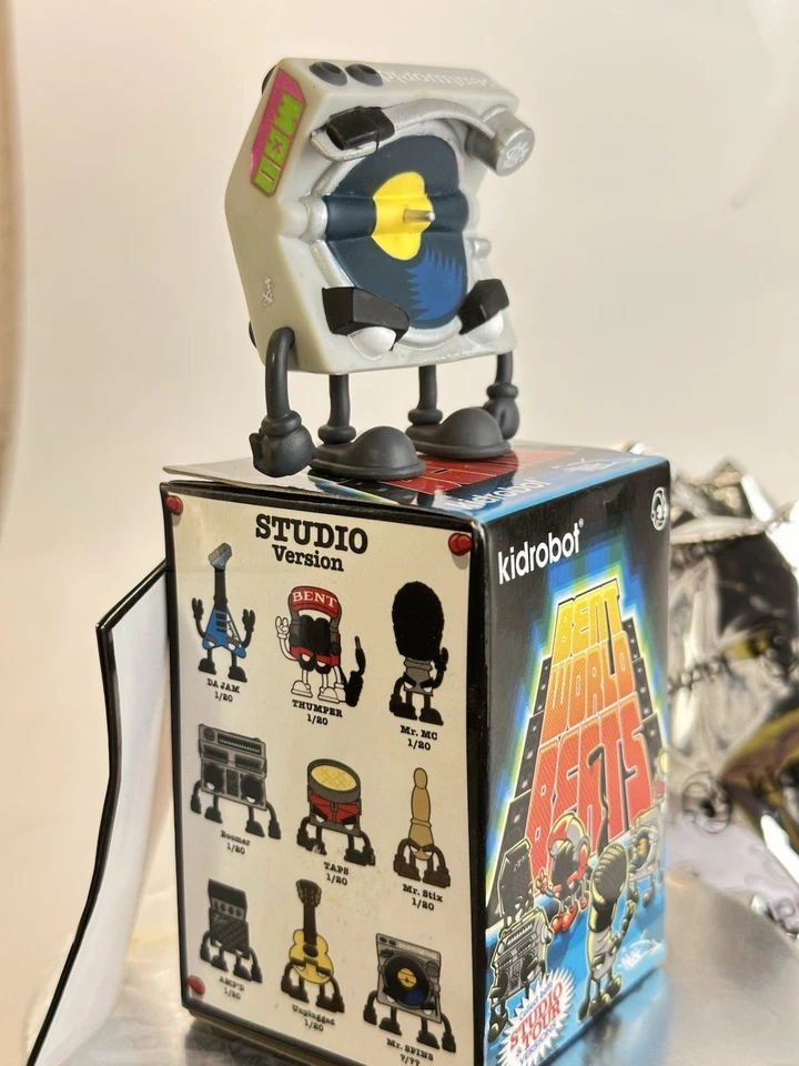 Kidrobot MAD Band Word Beats Figur Studio Series Designer Art Toy Vinyl Action - Bild 2 von 4