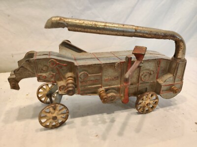 VINTAGE McCORMICK- DEERING ARCADE CAST IRON THRESHING MACHINE. Good condition. 
