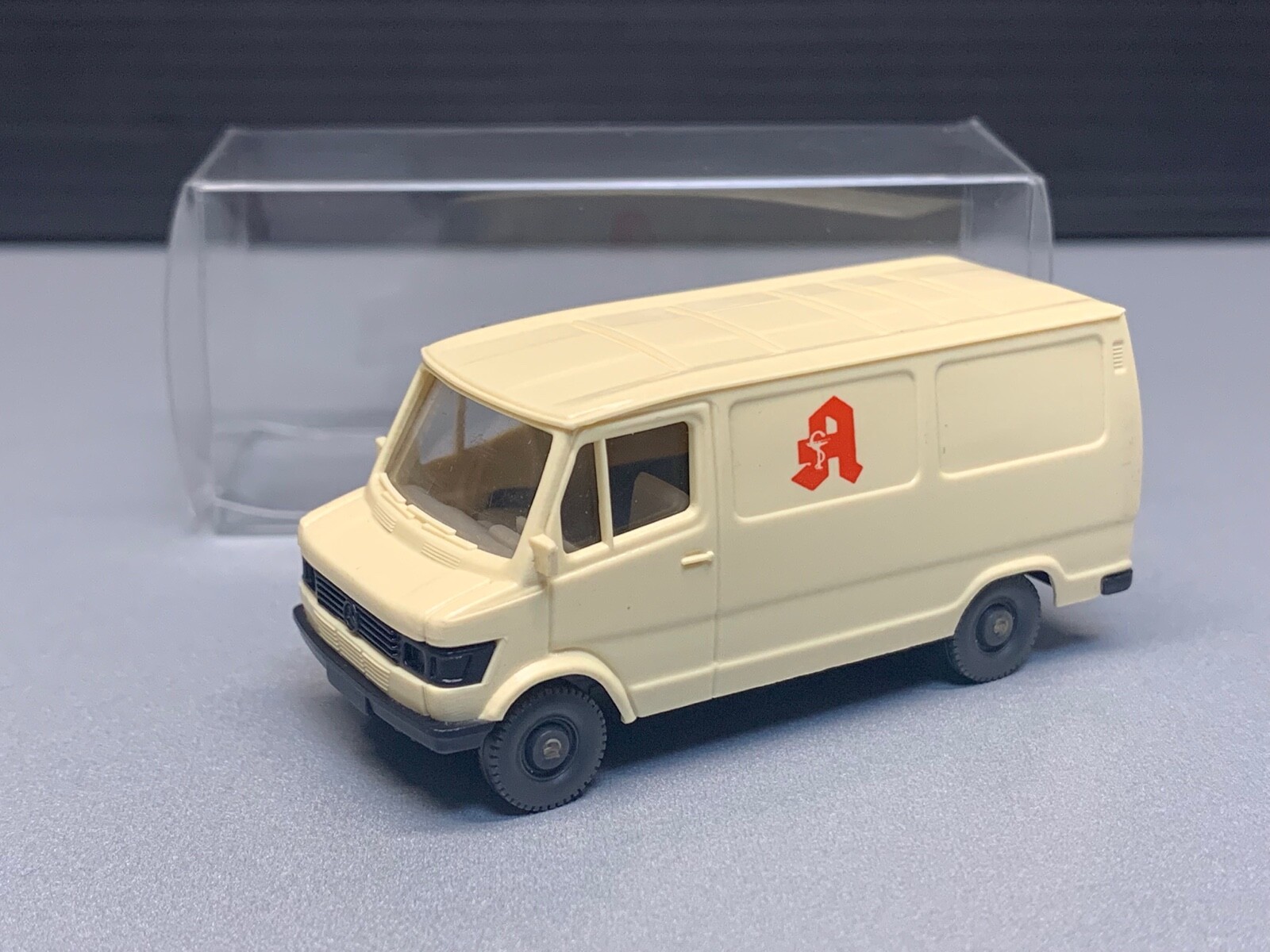 Mercedes Benz MB 207 D Bus Apotheke Sprinter Kasten Liefer Wagen Wiking H0 1:87