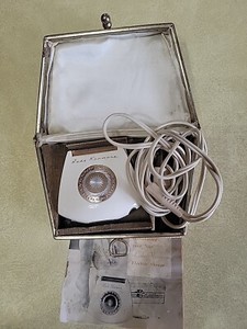 Vintage Lady Kenmore Electric Travel Razor / Shavet