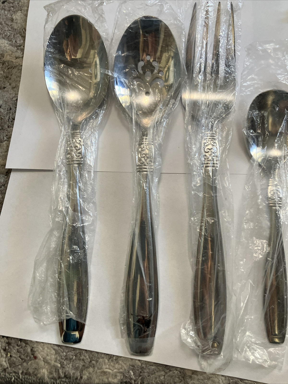 Oneida VISTA Flatware 45 Piece Set Service for 8 Plus Serving Utinsels