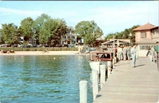 Lake Geneva, WI Wisconsin MUNICIPAL PIER/Boat & BATHING BEACH  ca1950's Postcard