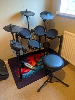 Alesis Nitro Electronic Drum Kit 8 Piece 8 Pad w/ Module Pedals Throne