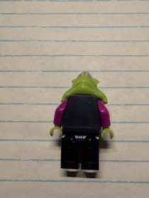 LEGO 7066 Alien Trooper Invader Minifigure Figure from Earth Defense HQ NEW