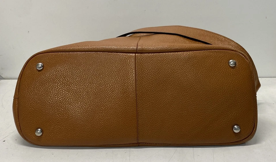 Bolso de hombro para mujer Kattee de cuero tostado con asas con cremallera Foto 3 de 4