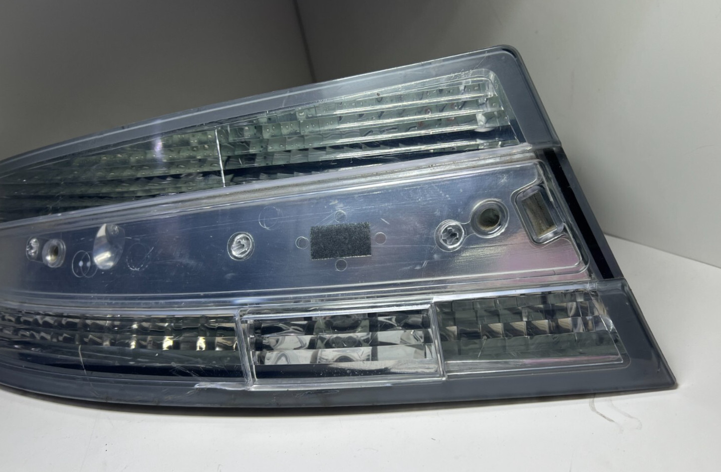 2004-2016 ASTON MARTIN DB9 LEFT TAIL LIGHT CLEAR LENS 8D33-13405-AK OEM