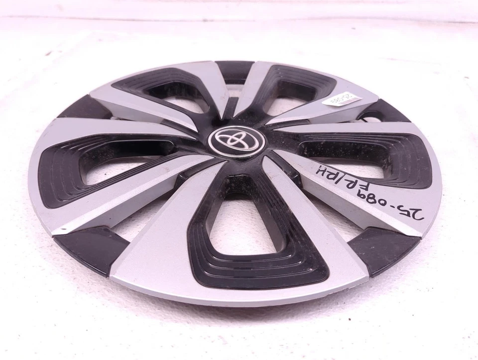 2019-2022 Toyota Prius Hub Cap Wheel Rim Cover - Scuffs 42602-47261 *Dmg Tab - Image 3 of 4