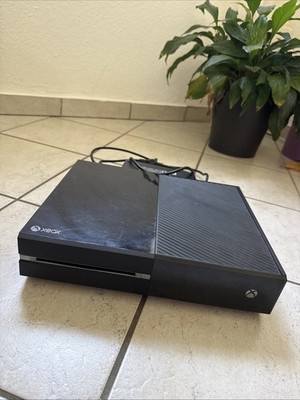 Microsoft Xbox One 500GB Spielkonsole-Schwarz (Model 1540)