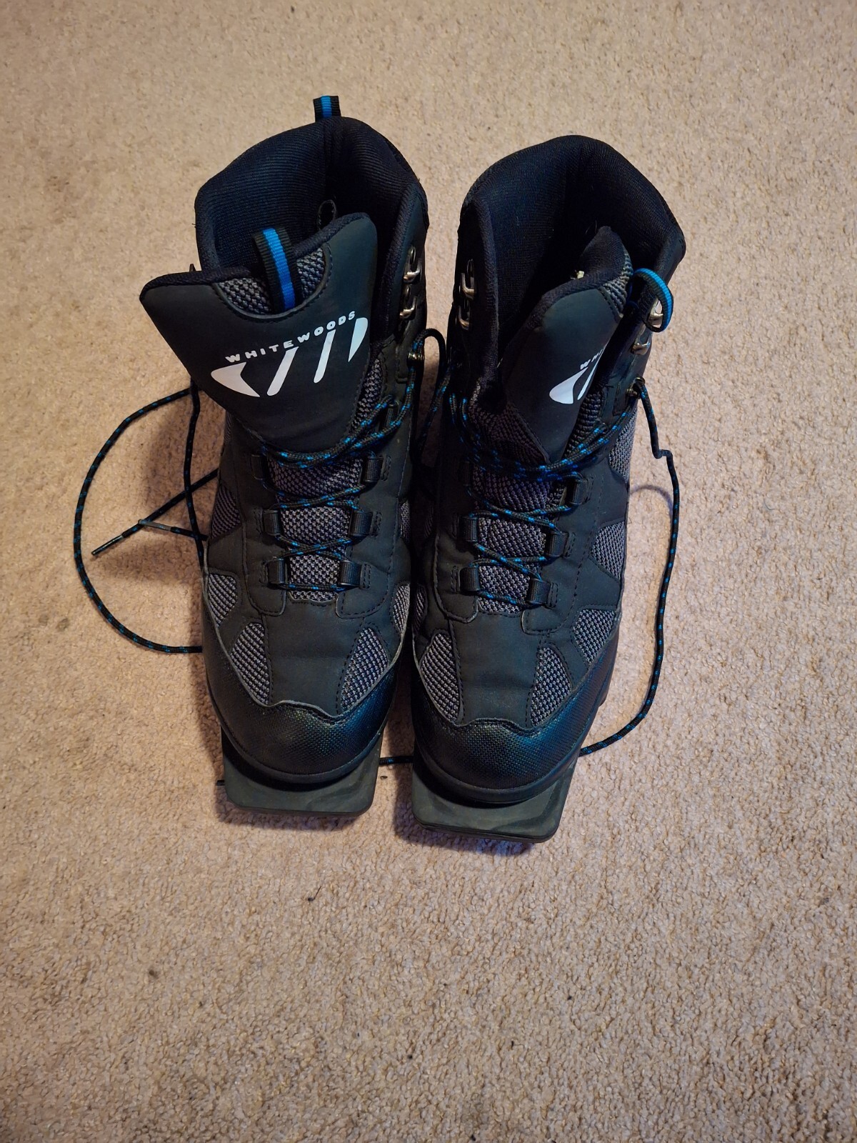 SALOMON Scarponi da sci uomo 45 Eui taglia 11 5 ottime condizioni legno bianco.