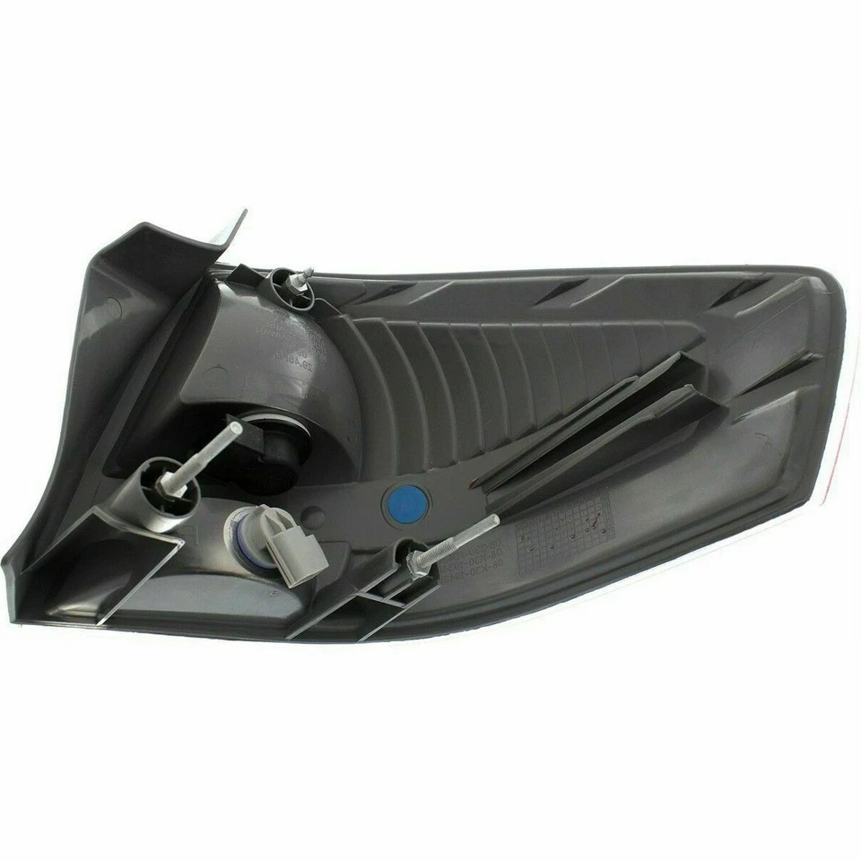 APTO FORD FOCUS SEDÁN 2008-2009 LUZ TRASERA CONDUCTOR IZQUIERDO LUZ Foto 2 de 2