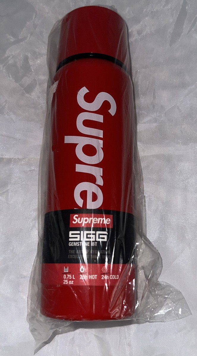 NEW Supreme SIGG Vacuum Insulated Stainless Steel Bottle - 25oz