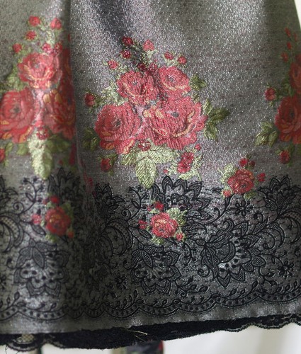 Dirndl Antonie Designerdirndl Seide silbergrau/schwarz Gr. 38 SALE UNIKAT - Bild 6 von 8