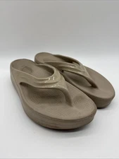 Oofos OOlala OOmega Women's Size 8 Recovery Thong Sandals Beige Flip Flops