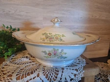 Vintg. Royal Berby Japan Floral Covered Serving Dish, Shabby chic, Cottage core,