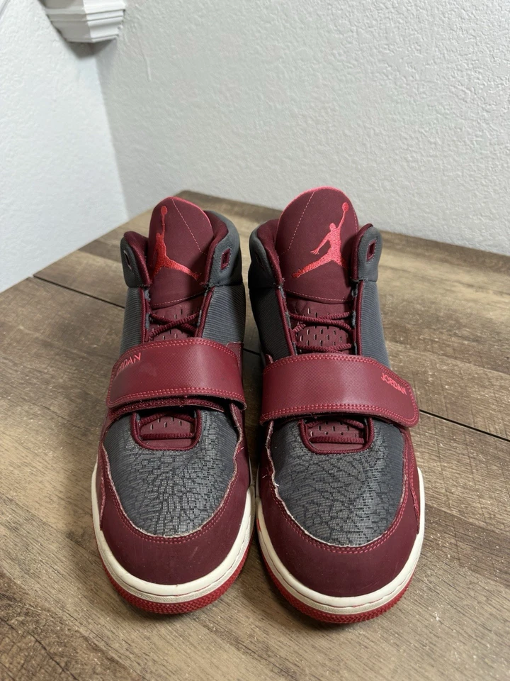 Zapatos de baloncesto Nike Air Jordan Flight Club años 90 gris oscuro/rojo fusión para hombre talla 13 Foto 3 de 4