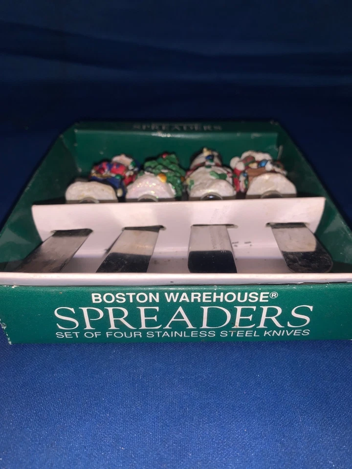 Boston Warehouse Juego de 4 Cuchillos Paté/Chee Navidad 2 Papá Noel, Árbol y Muñeco de Nieve Foto 4 de 4