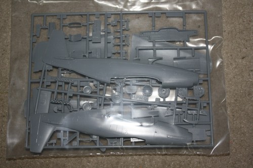 1/48 North American P-51H plastic kit P-51 H Mustang - Picture 2 of 11