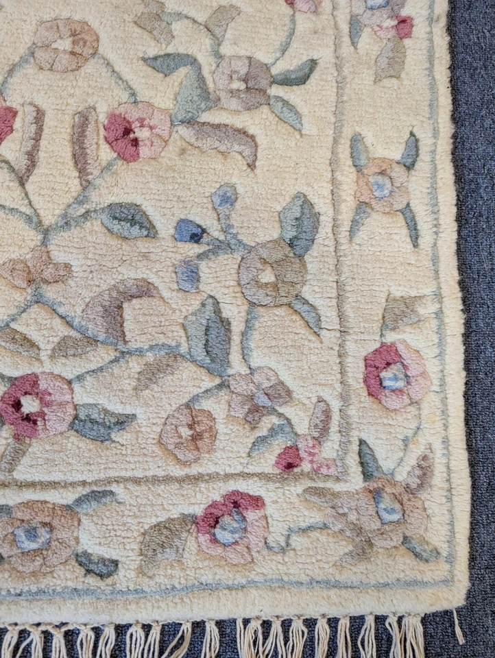 Hand Tufted Wool  Rug  Floral Design Hi Pile 2'.3" X 3.'9" Jardin Ivory Vintage - Image 4 of 4