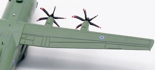 1:200 IF200 UK - Air Force Lockheed Martin C-130J H. ZH887 w/Stand - Picture 5 of 13
