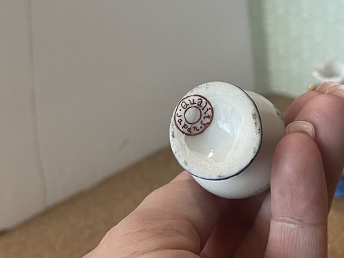 Miniature Mid-Century Porcelain Vase Made in Japan - Picture 3 of 9