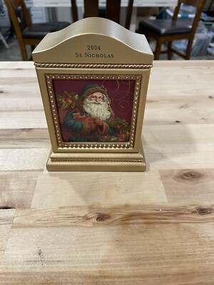 Hallmark 2004 Musical St. Nicholas Portrait.Plays Deck The Halls