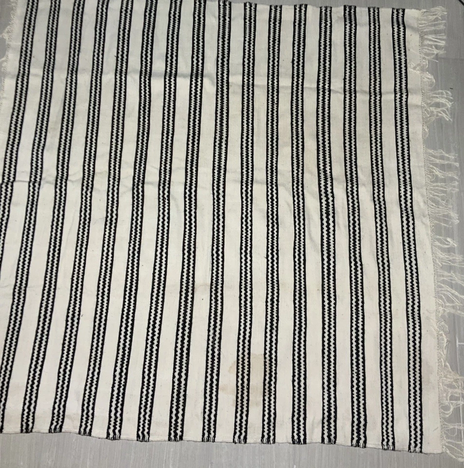 Alfombra bereber hecha a mano - Alfombra de lana argelina vintage - Rayas blancas y negras Foto 2 de 4