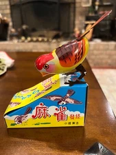 VINTAGE WIND-UP BIRD HOPPING SPARROW TOY NEW IN BOX & WORKING-PARTY FAVOR