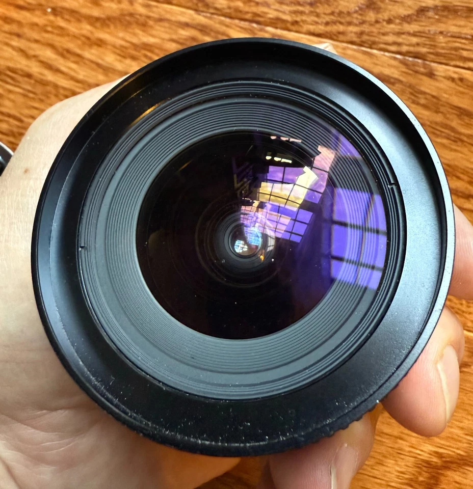 Lente Tamron SP 17 mm f3,5 con tapas/estuche/adaptador (C/Y) para película y réflex digital como nueva Foto 2 de 4
