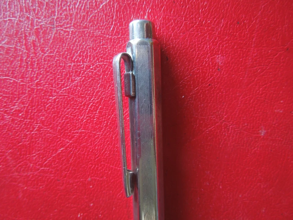 BOLÍGRAFO J6349 DE COLECCIÓN CARAN D' ACHE PLATEADO BUEN ESTADO USADO VER DES Foto 2 de 4