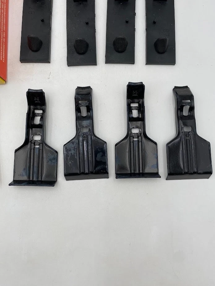 Sistema Thule 1061- #024- Chevrolet Sprint 3-D Suzuki SA 3-D Swift, Cultus, Forsa Foto 4 de 4