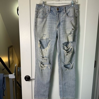American Eagle Tomgirl Light Wash Distressed High Rise Jean 6R