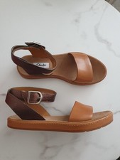 Clarks Leather Sandals Size 3.5 Tan BNWT