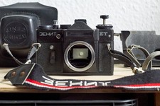 Zenit ET Vintage Analoge SLR mit Zenit Kameragurt und Lederetui UdSSR Ungetestet