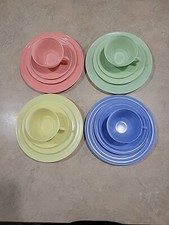 Hazel Atlas Platonite Moderntone Pastel 16 Piece Place Setting 1940's
