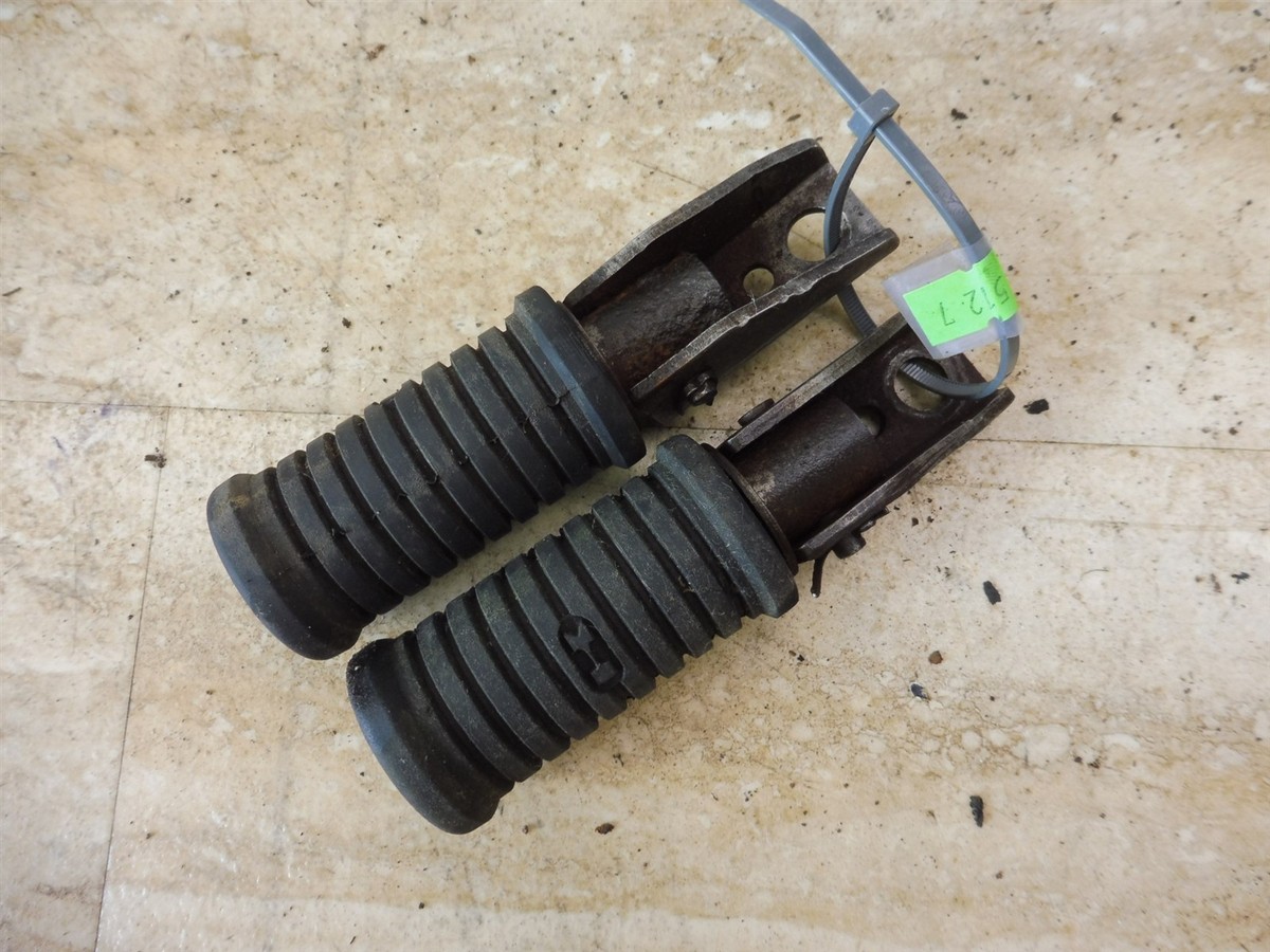 1975 Kawasaki KZ400 KZ 400 K512-7' rear passenger foot pegs rests
