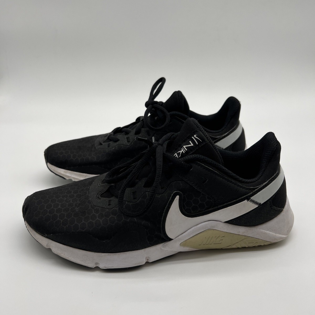Nike Legend Essential CQ9545-001 womens Black/White Running Shoes