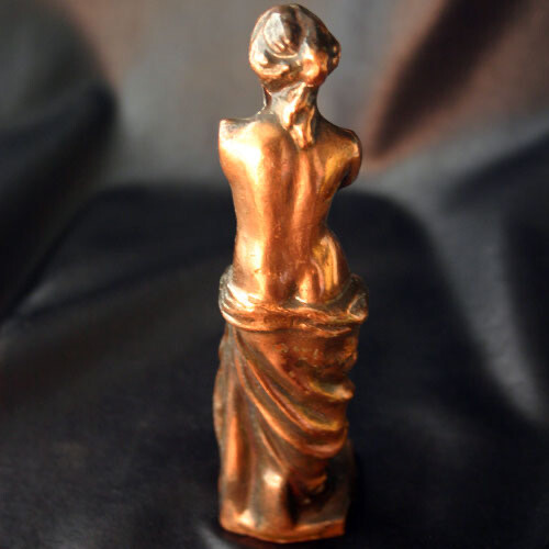 Vintage Metal Monument Paris Souvenir VENUS DE MILO - Picture 3 of 3