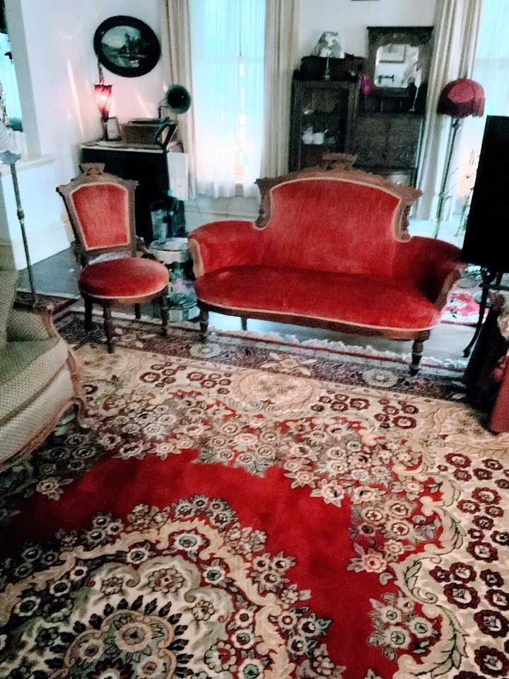 Piezas de roble de campo en venta. Sofá victoriano. Precio razonable. Foto 2 de 4