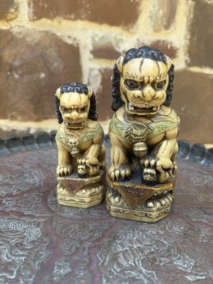 Set of 2 Vintage Chinese Foo Dogs Statues, Decorative Figurines, Carved Resin