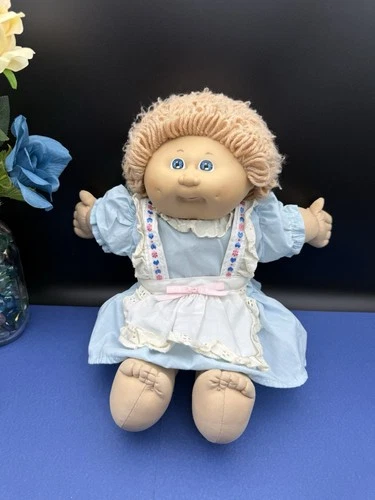 Vintage Cabbage Patch Kids 1978 - 1982 Girl Short Blonde Hair W/Blue Eyes+Outfit