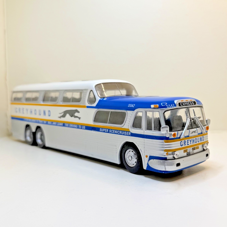 1/43 AUTOBUS BUS GREYHOUND SCENICRUISER GMC 1956 BLANCO/PLATA IXO - Miniaturas coleccion a escala