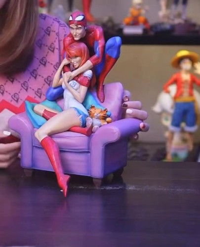 In Stock Private Custom Spider-Man and Mary Jane Watson Polystone Resin Statue - Picture 13 of 18