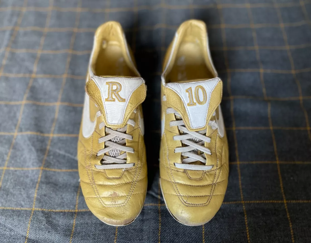 Ronaldinho r1 hotsell boots